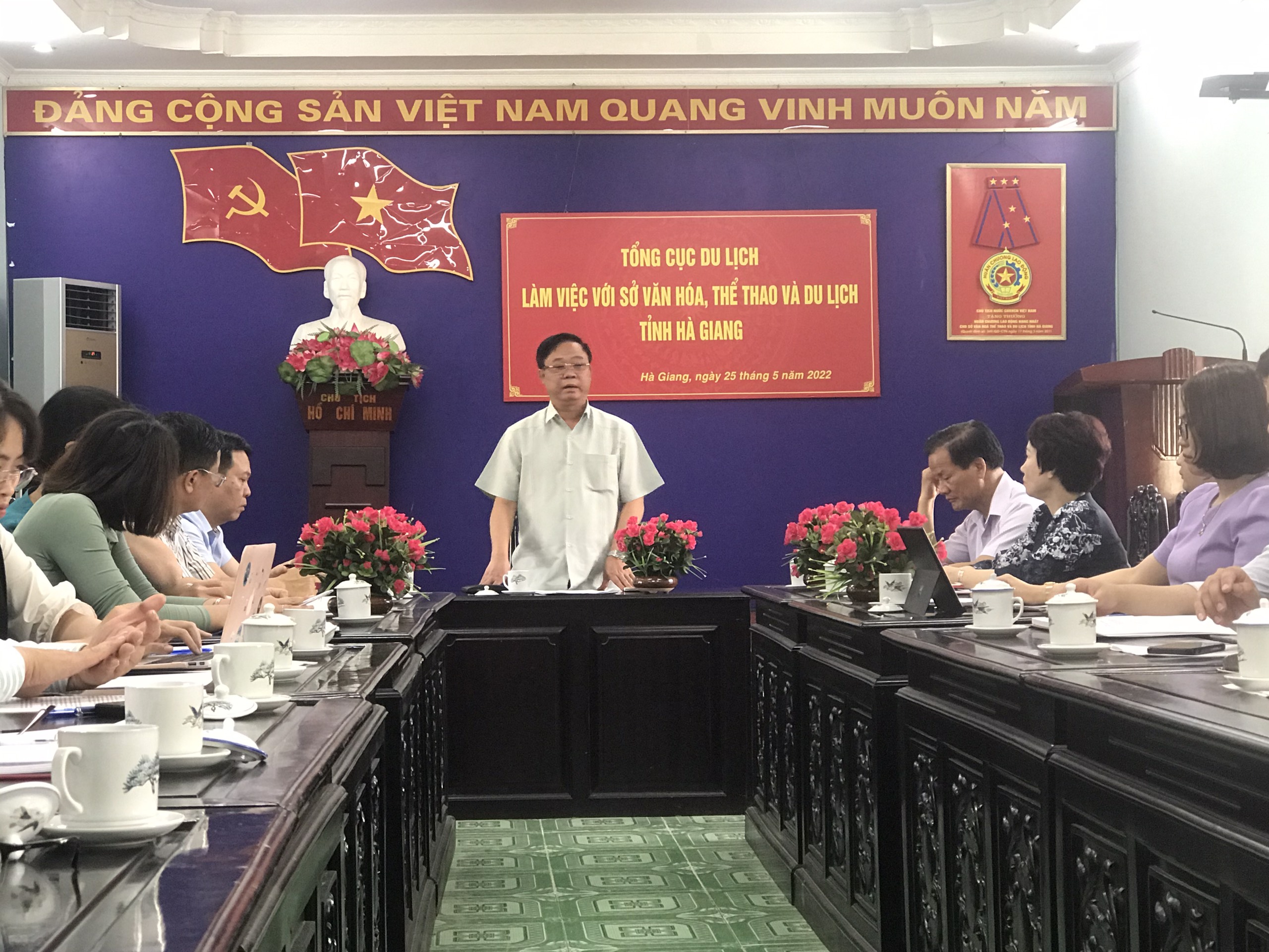 Phó Tổng cục trưởng TCDL Phạm Văn Thủy phát biểu tại buổi làm việc